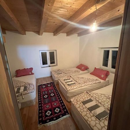 Bed and Breakfast Kod Kapetana Tea Gornji Lukomir Exterior foto