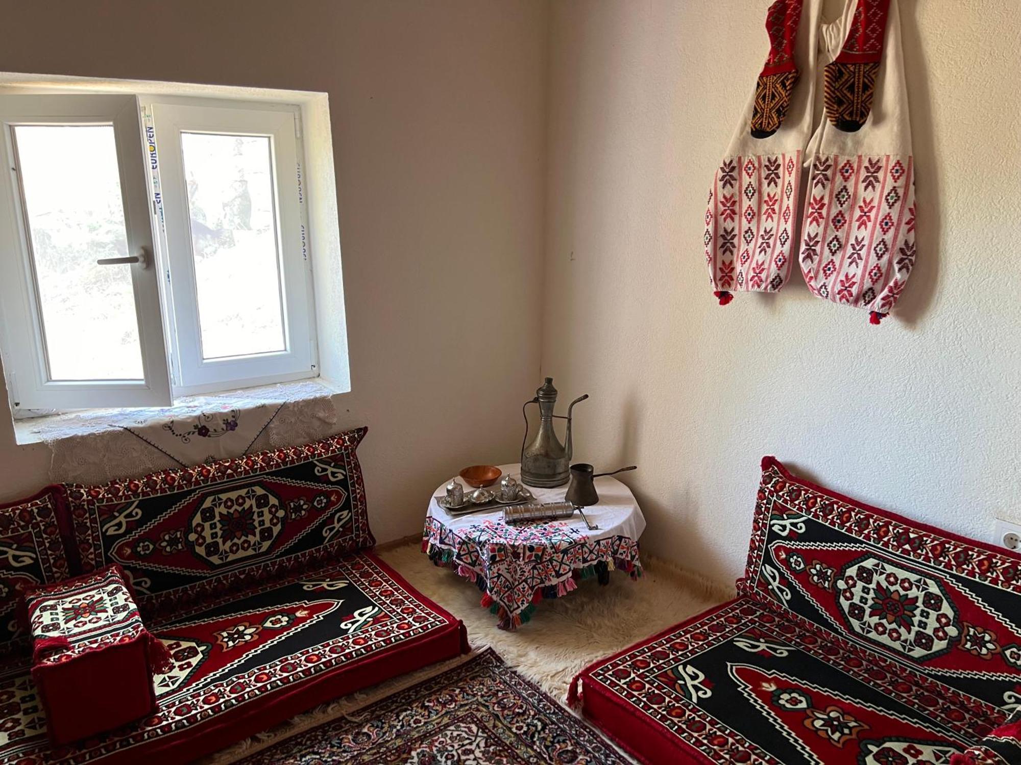 Bed and Breakfast Kod Kapetana Tea Gornji Lukomir Exterior foto