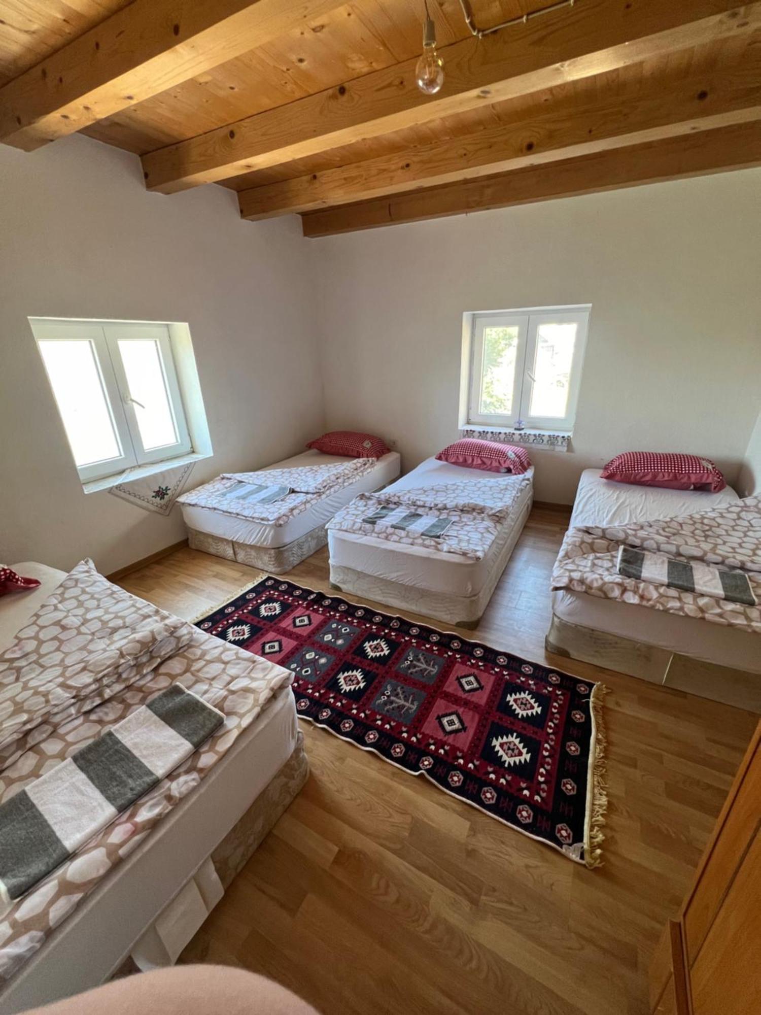 Bed and Breakfast Kod Kapetana Tea Gornji Lukomir Exterior foto