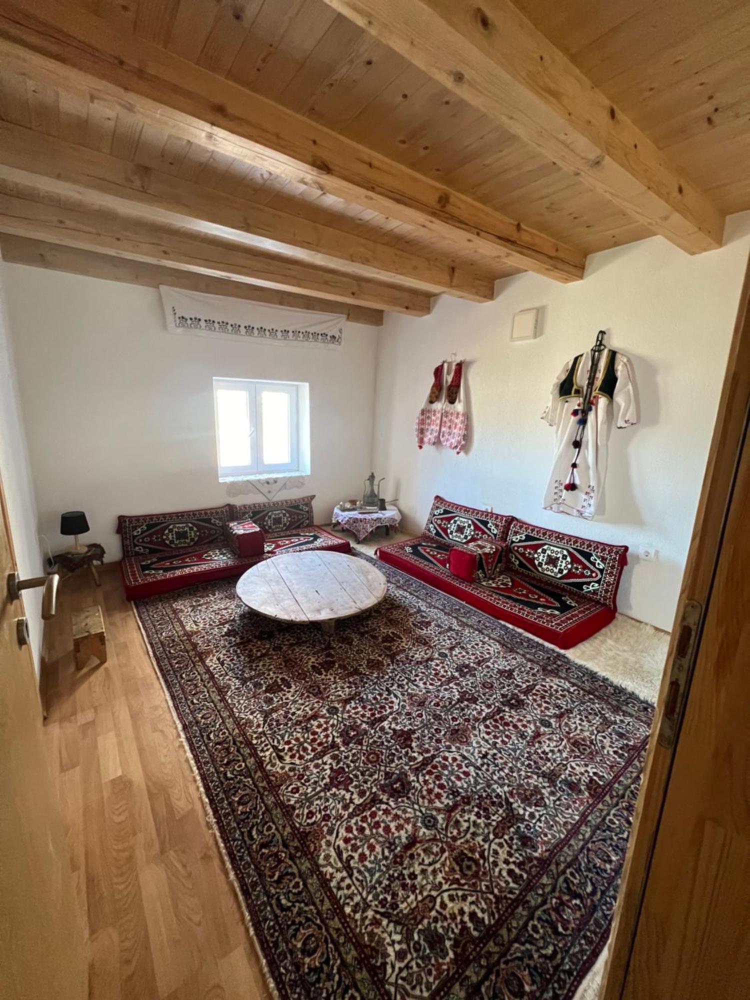 Bed and Breakfast Kod Kapetana Tea Gornji Lukomir Exterior foto