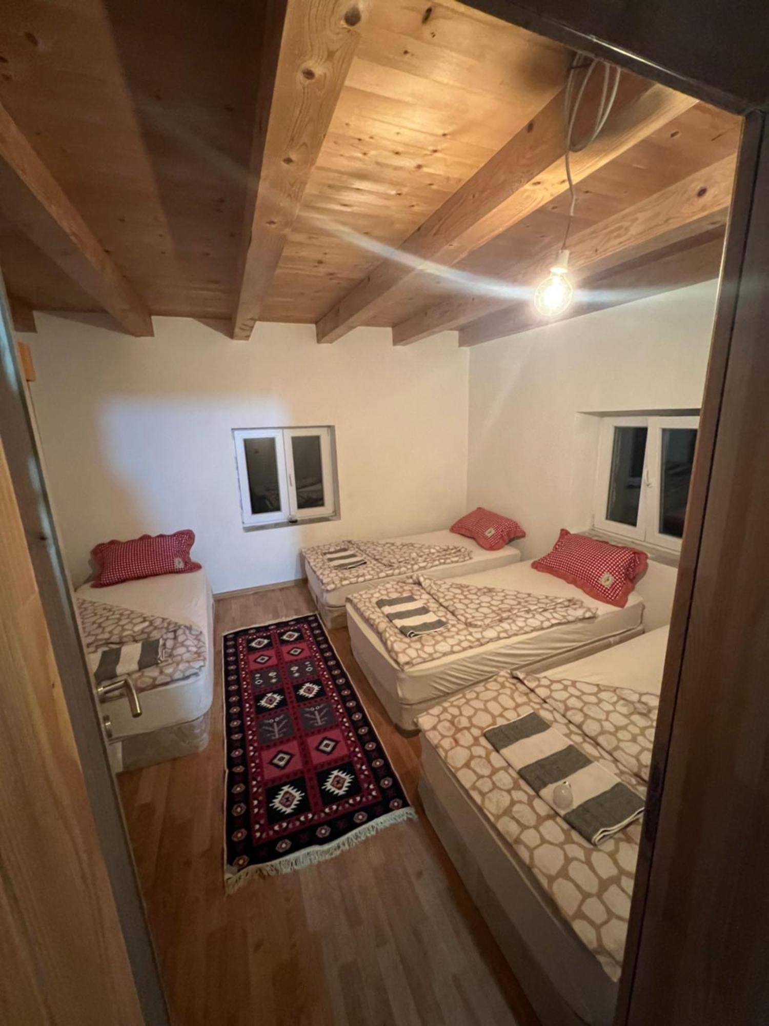 Bed and Breakfast Kod Kapetana Tea Gornji Lukomir Exterior foto