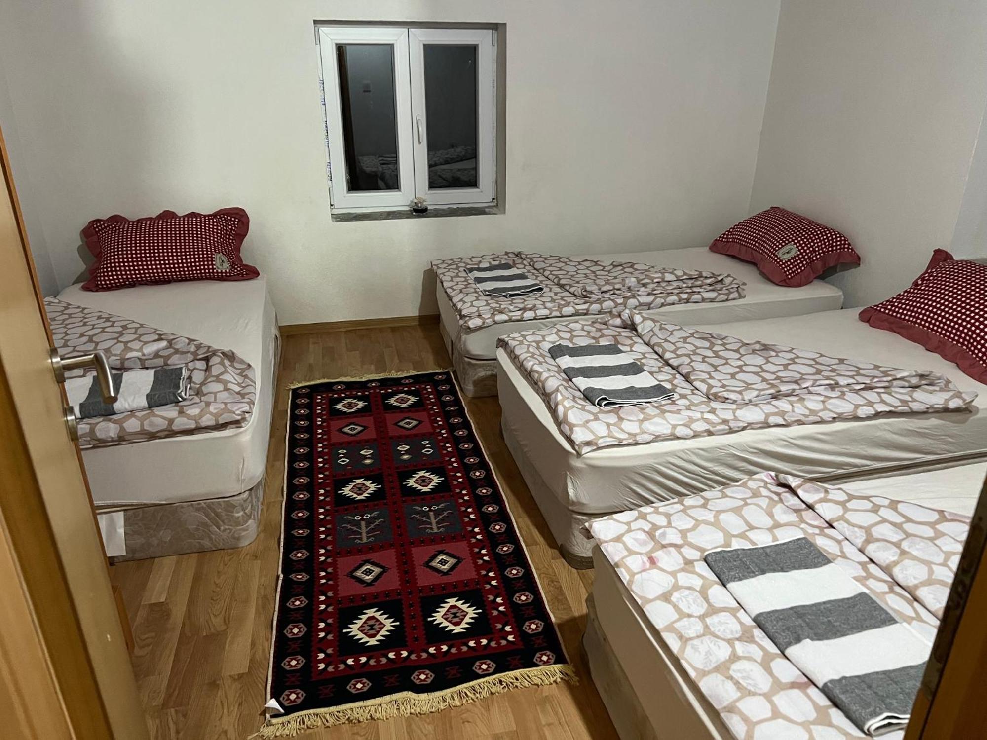 Bed and Breakfast Kod Kapetana Tea Gornji Lukomir Exterior foto